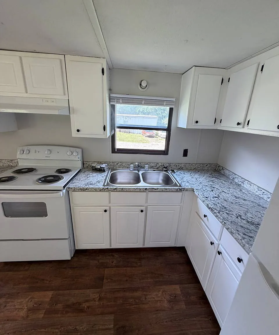 536 Abbott Road - 6 — Photo 3