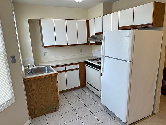 5th image of 810 Brock Ave #3S
