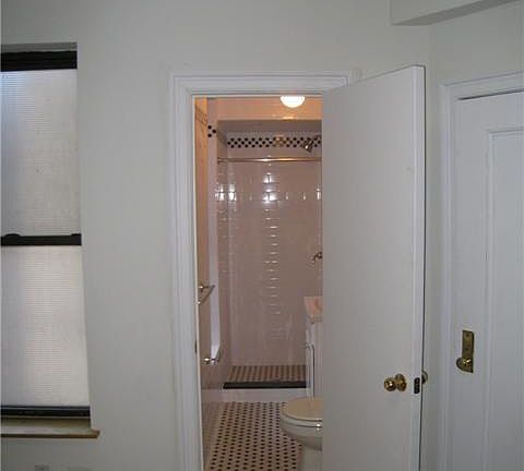 5th image of 406 E 63rd St