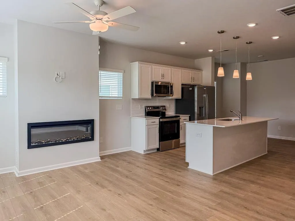 6524 Harlech St — Photo 3