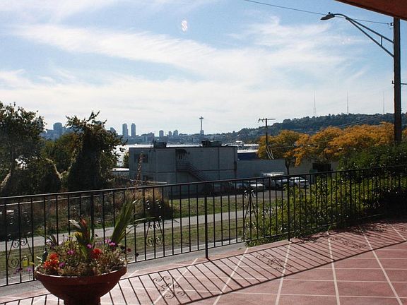 3rd image of 3905 4th Ave NE APT 102