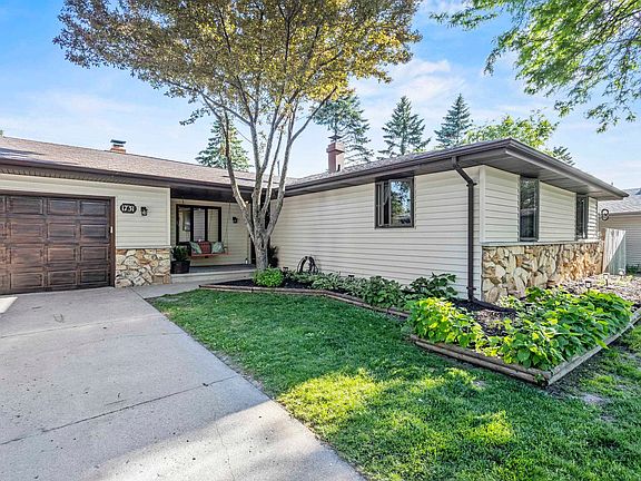 4th image of 1731 Oakridge Ct