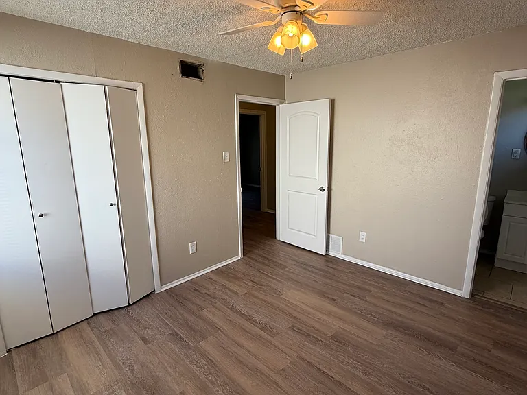 4871 Bedford Dr — Photo 15