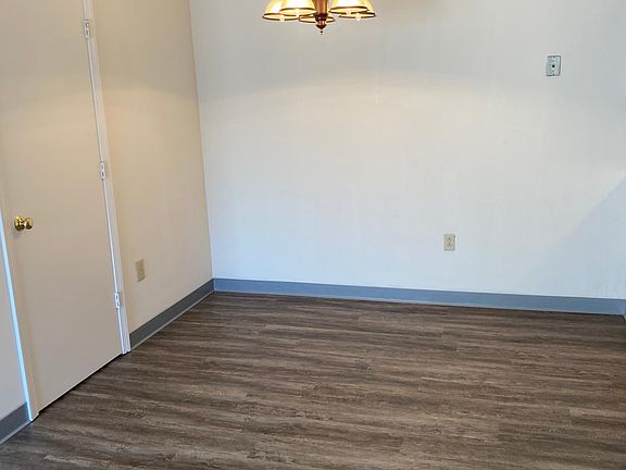 4th image of 853 Washington Ave APT B7