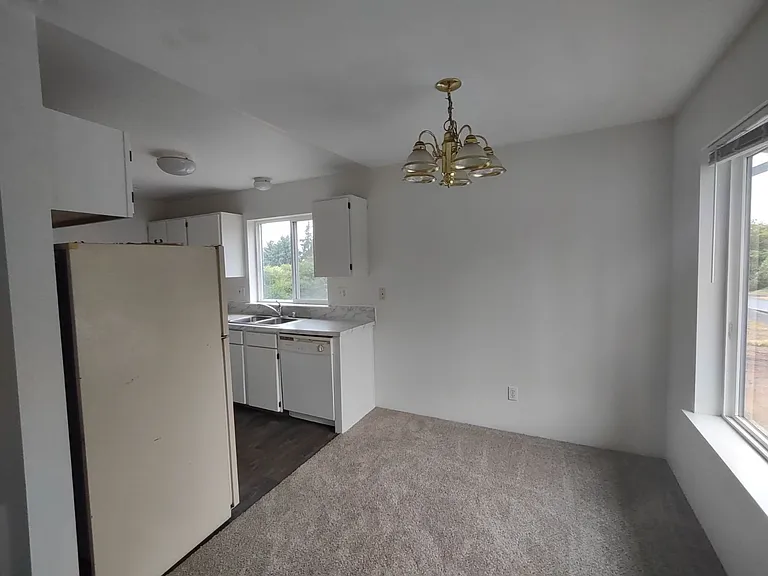 601 Sunset Ave NE #D — Photo 8
