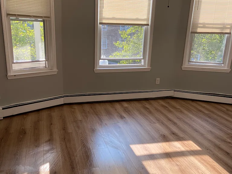 1458 E Main St #21 — Photo 5