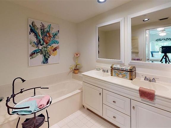 3rd image of 6025 Chardonnay Ln APT 102