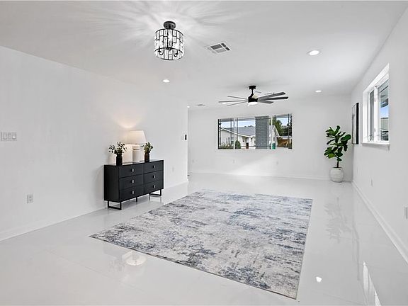 5th image of 758 Rosa Ave