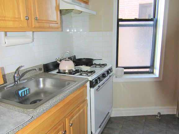 4th image of 3070 48th St APT 3K