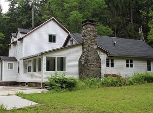 20 Crestmont Dr, Newfoundland, PA 18445