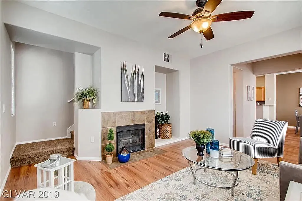 2 bed, 2.5 bath, 1273 sqft, $1,800 — Photo 1
