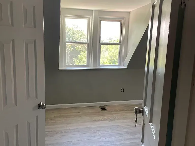 912 Adelaide St #302 — Photo 1