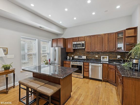 4th image of 2314 W Farwell Ave APT 3W