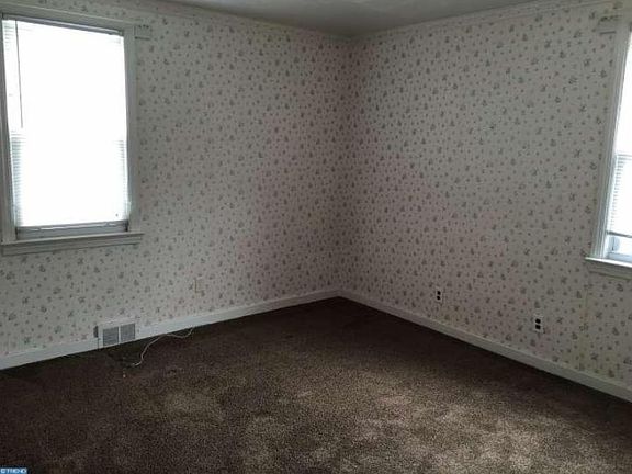 4th image of 130 Lake Dr