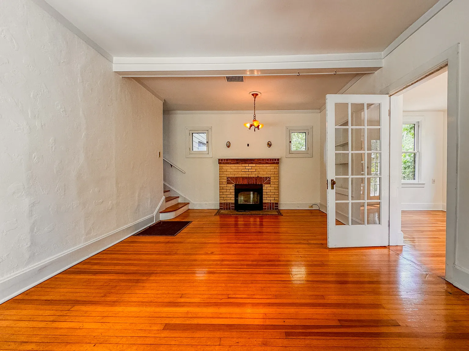 3 bed, 1.5 bath, 2466 sqft, $2,800 — Photo 3