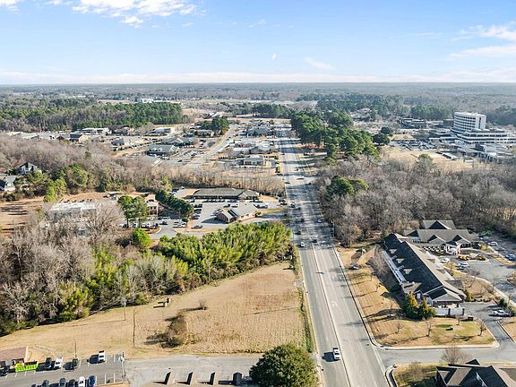 4th image of 2405 Wayne Memorial Drive