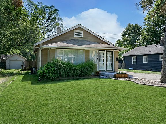 2nd image of 5849 Primrose Ave
