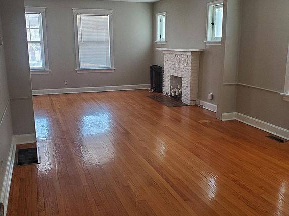 3rd image of 2913 Clearview Dr #1