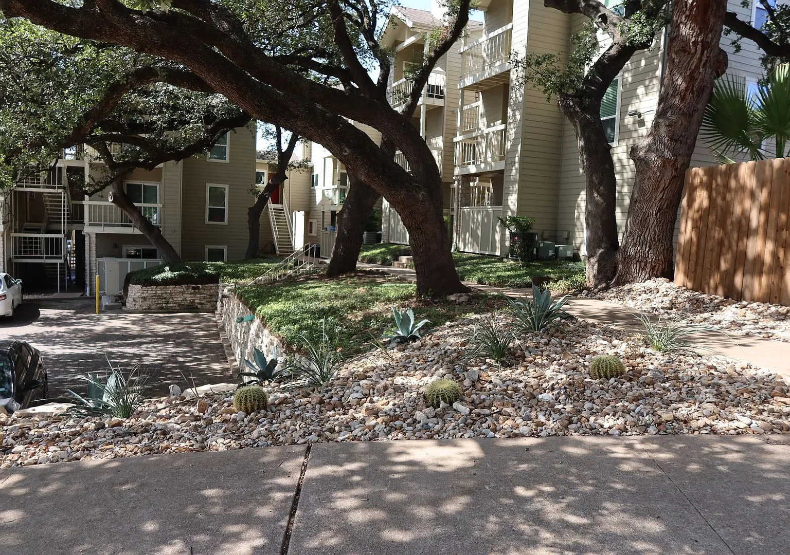 Beautiful Refreshed - 1bd / 1ba - W/D - North Campus - Law School - Engineering - W/D - $995 — Photo 1
