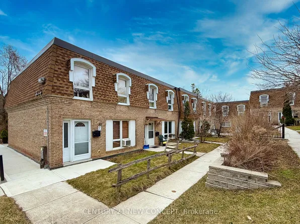 1310 Gulleden Dr #13, Mississauga, ON L4X 1Y9
