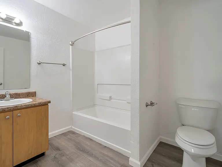 2234 W Hazelwood St — Photo 49