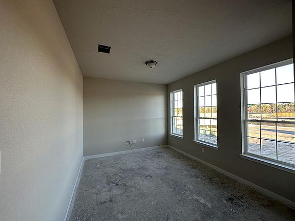 3rd image of 102 Laurel Oak Dr
