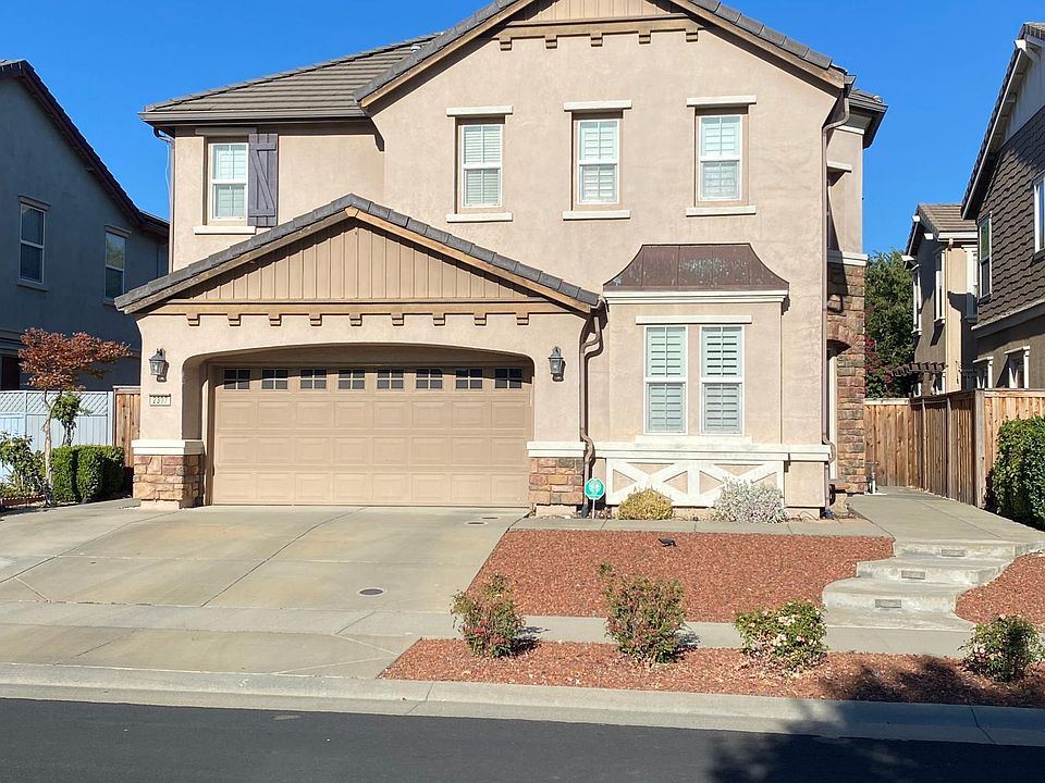 1st image of 2397 Kinsella Way