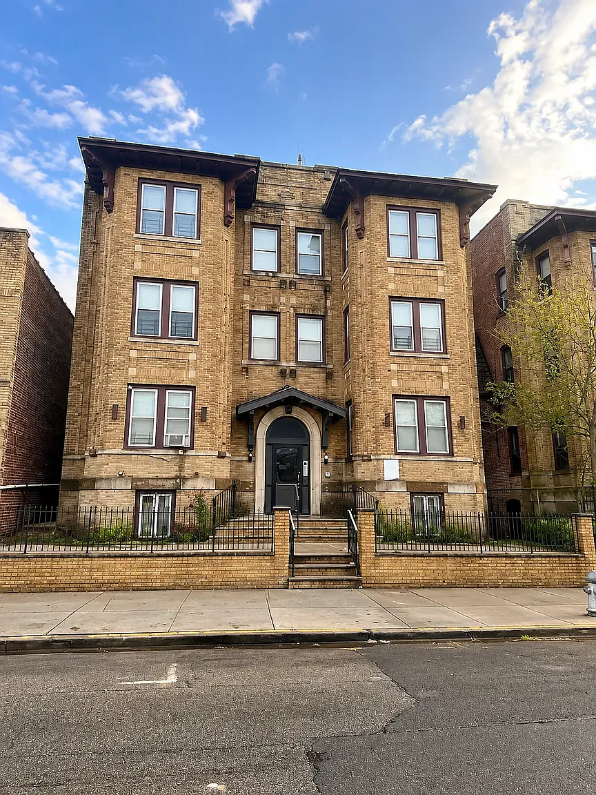 2 bed, $1,850 — Photo 1
