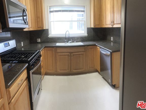 5th image of 519 San Vicente Blvd APT A