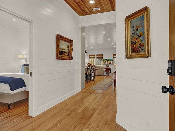 4th image of 207 W Peach St