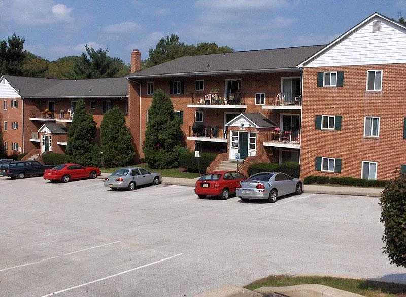 Ridgewood Apartments — Photo 2