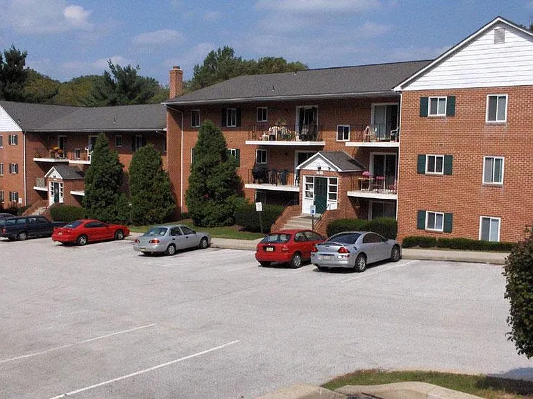 Ridgewood Apartments — Photo 2