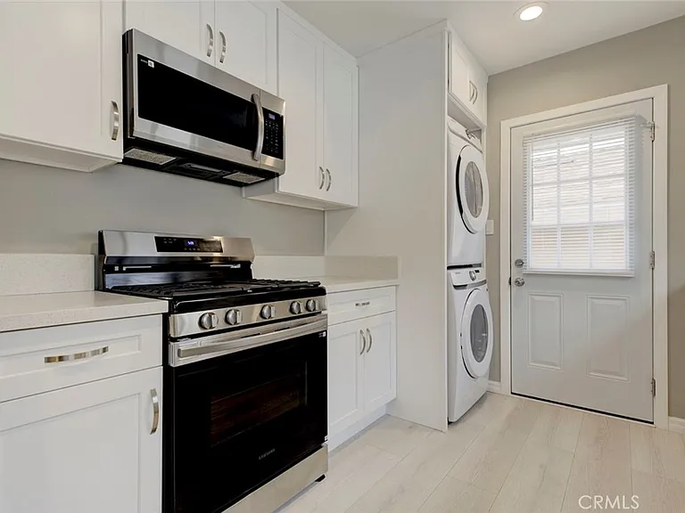 10935 Nassau Ave — Photo 11