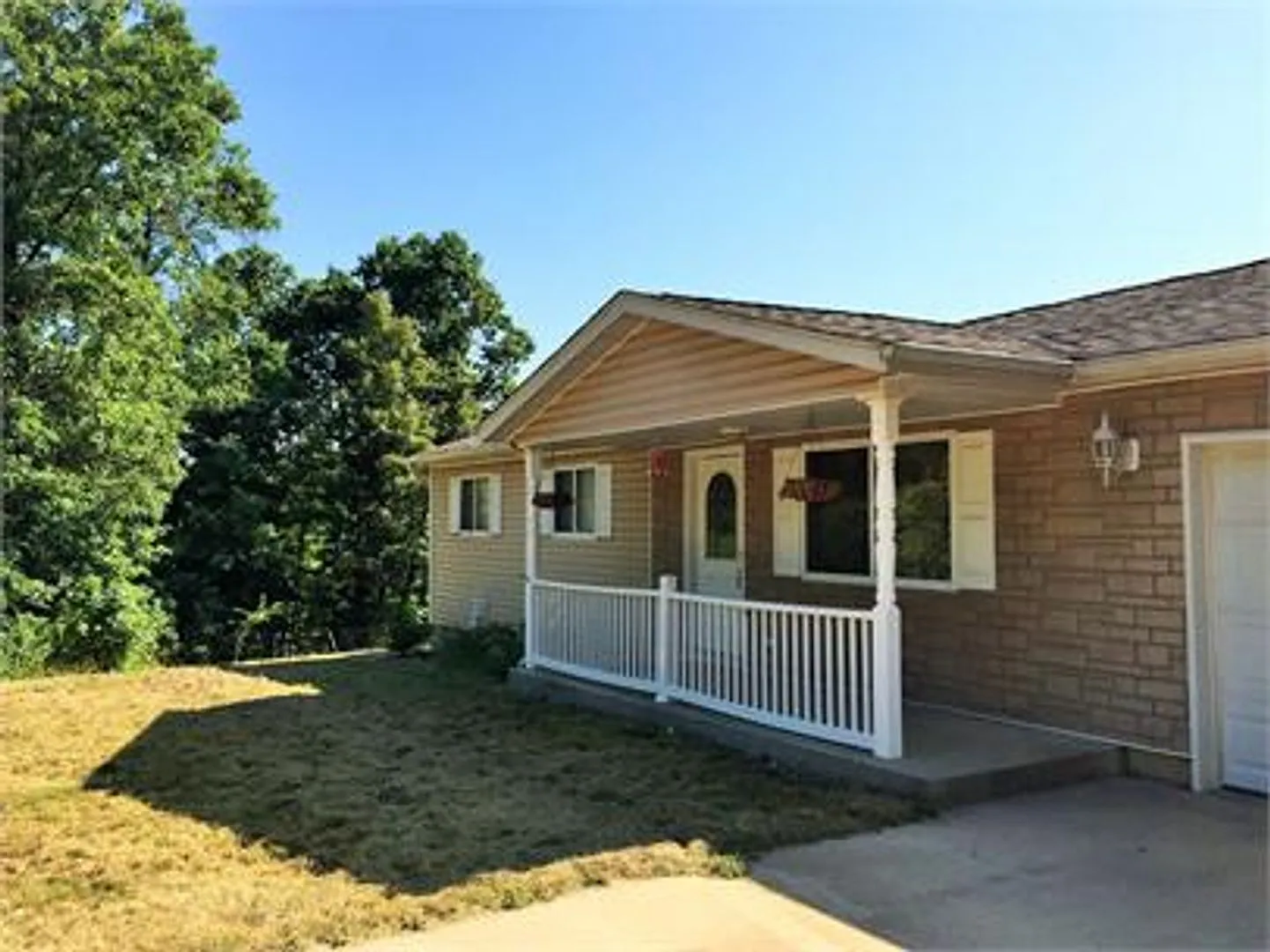3 bedroom, 2 bathroom Ranch Style Home — Photo 3
