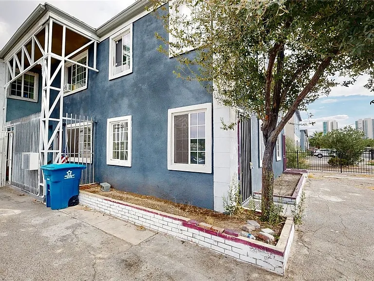 530 E Oakey Blvd #A — Photo 10