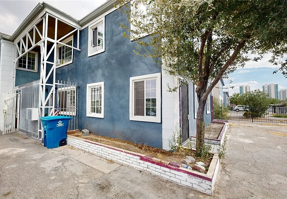 530 E Oakey Blvd #C