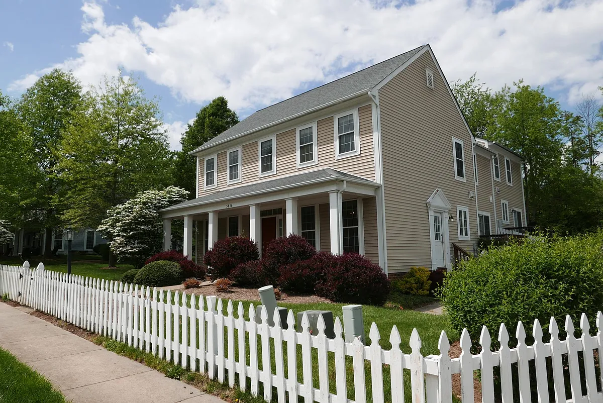 Building Photo - 5436 Hill Top St
