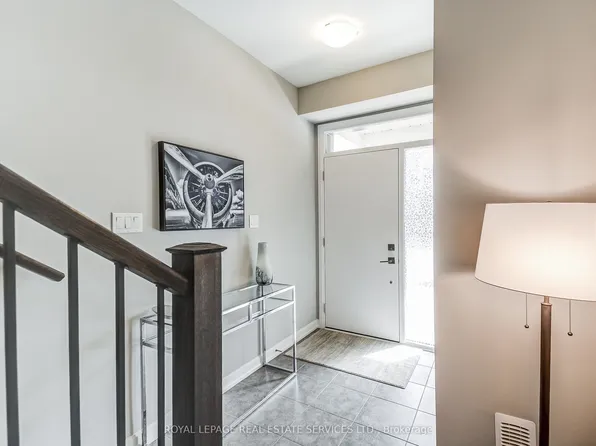 143 Grovewood Cmn, Oakville, ON L6H 0X5