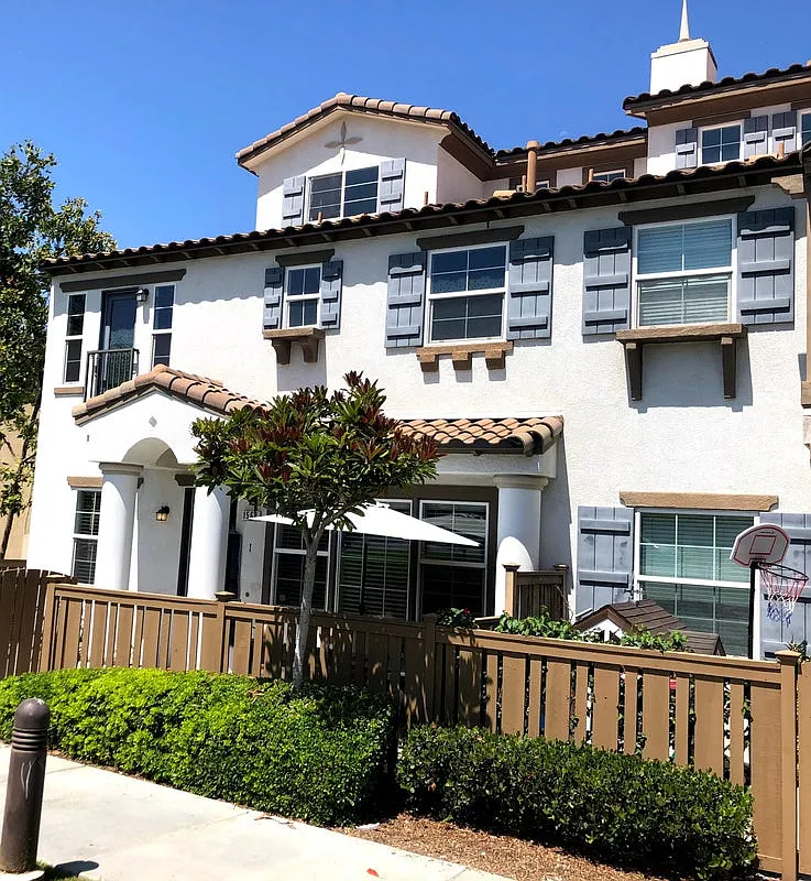 6 bed, 2303 sqft, $1,225 — Photo 1