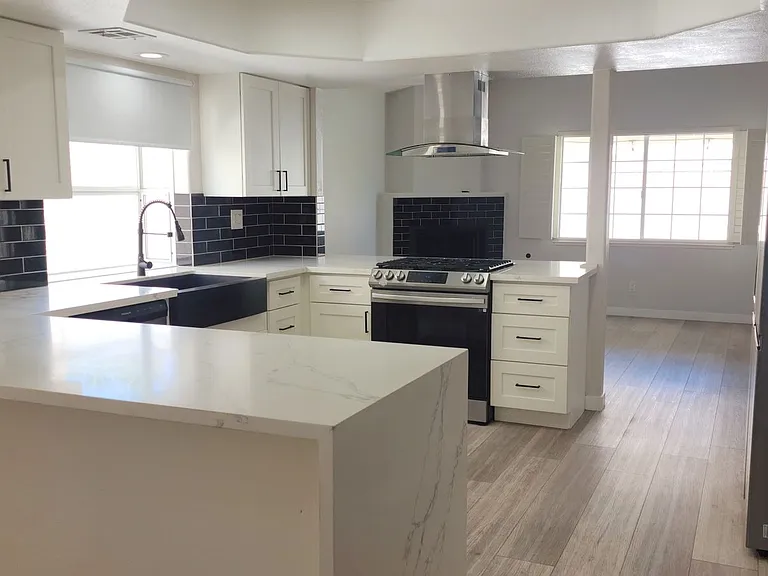 8016 Shorecrest Dr — Photo 15