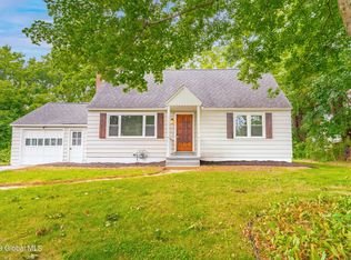 24 Jacob St, Ballston Lake, NY 12019
