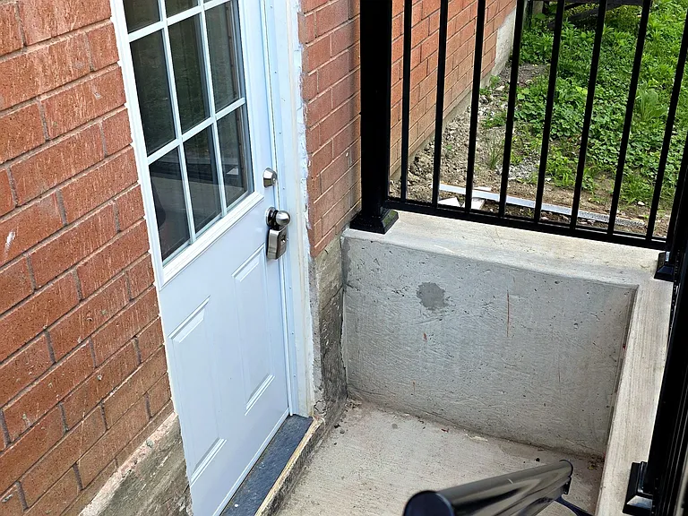 9 Maconnachie Pl #LOWER — Photo 3