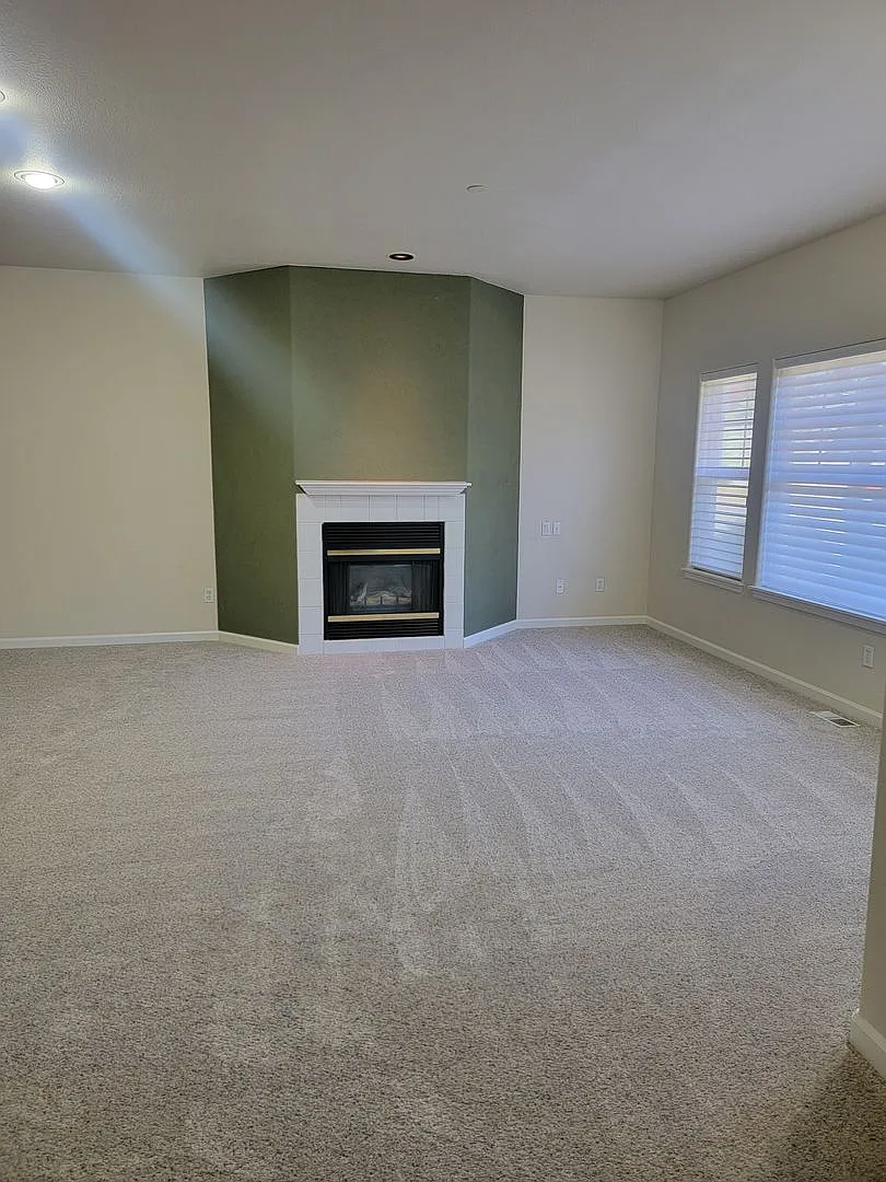Dupont, NW Landing 2 Bedroom condo. Single level. Beautifully maintained! — Photo 4