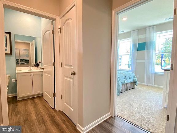 5th image of 483 Lena Ln