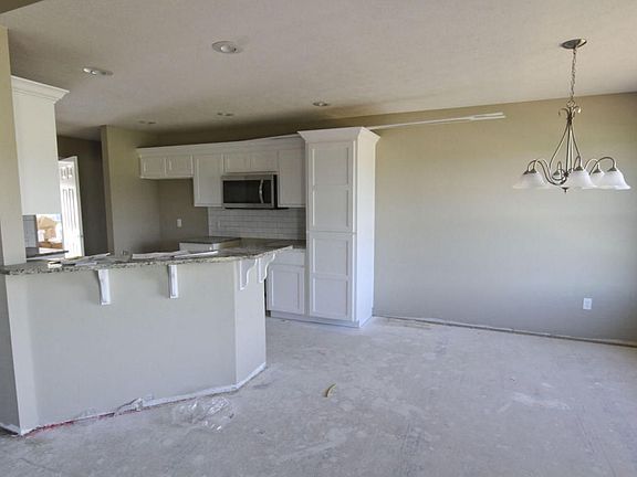 3rd image of 323 W Corsica St