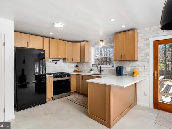 1247 Lower Ferry Rd, Ewing, NJ 08618