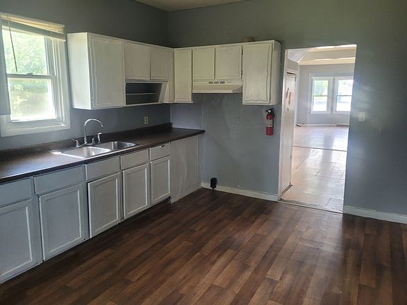 2nd image of 503 W 8th St