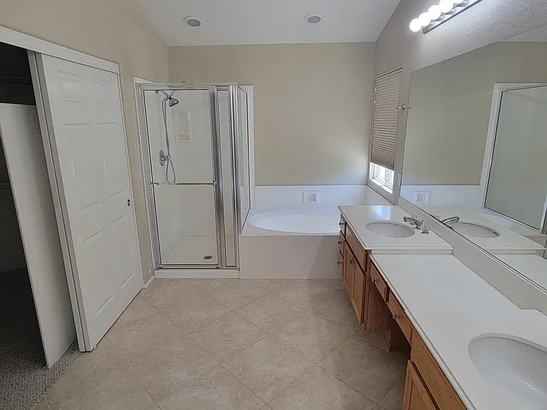 23561 Bending Oak Ct — Photo 10