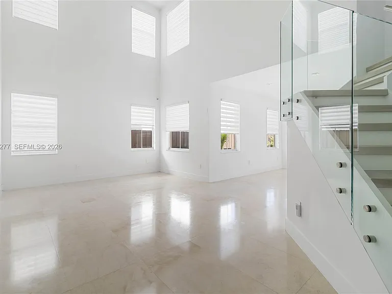 8551 NW 110th Ave — Photo 2