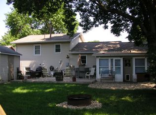 565 Pioneer Rd, Waterloo, IA 50701